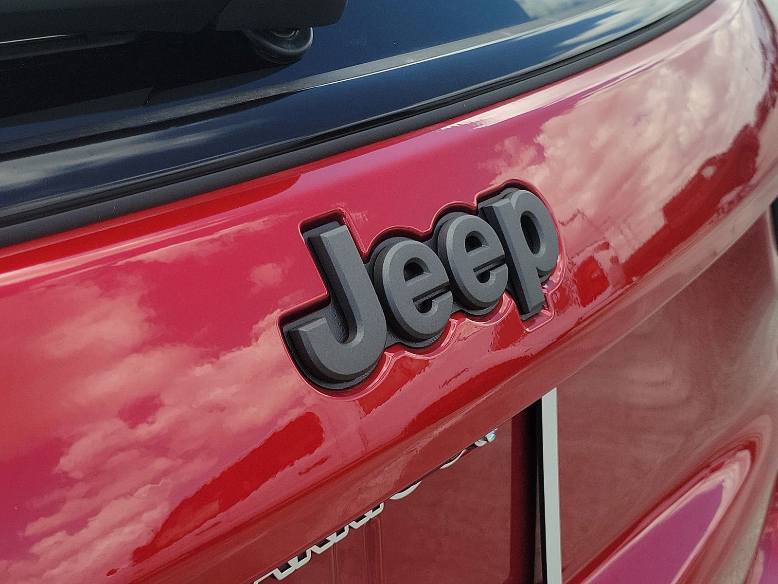 New 2026 Red Hot Pearlcoat Jeep Latitude Altitude image 7