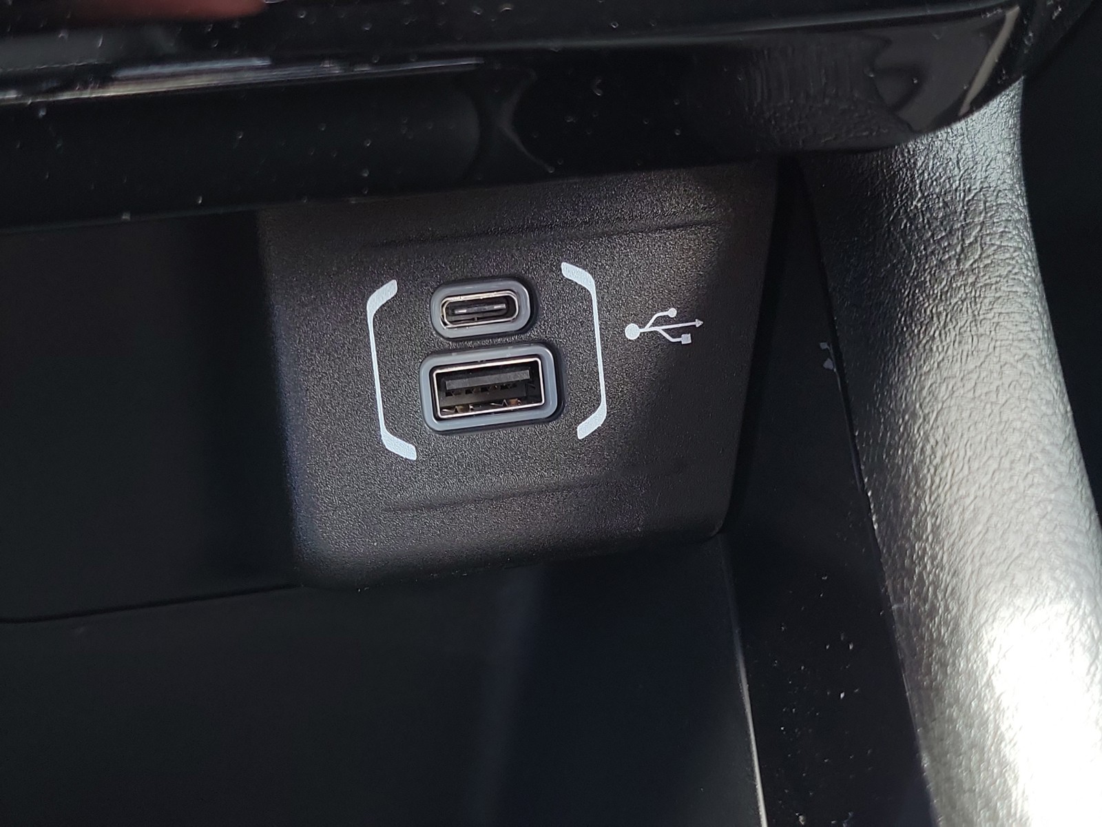 New 2026 Red Hot Pearlcoat Jeep Latitude Altitude image 28