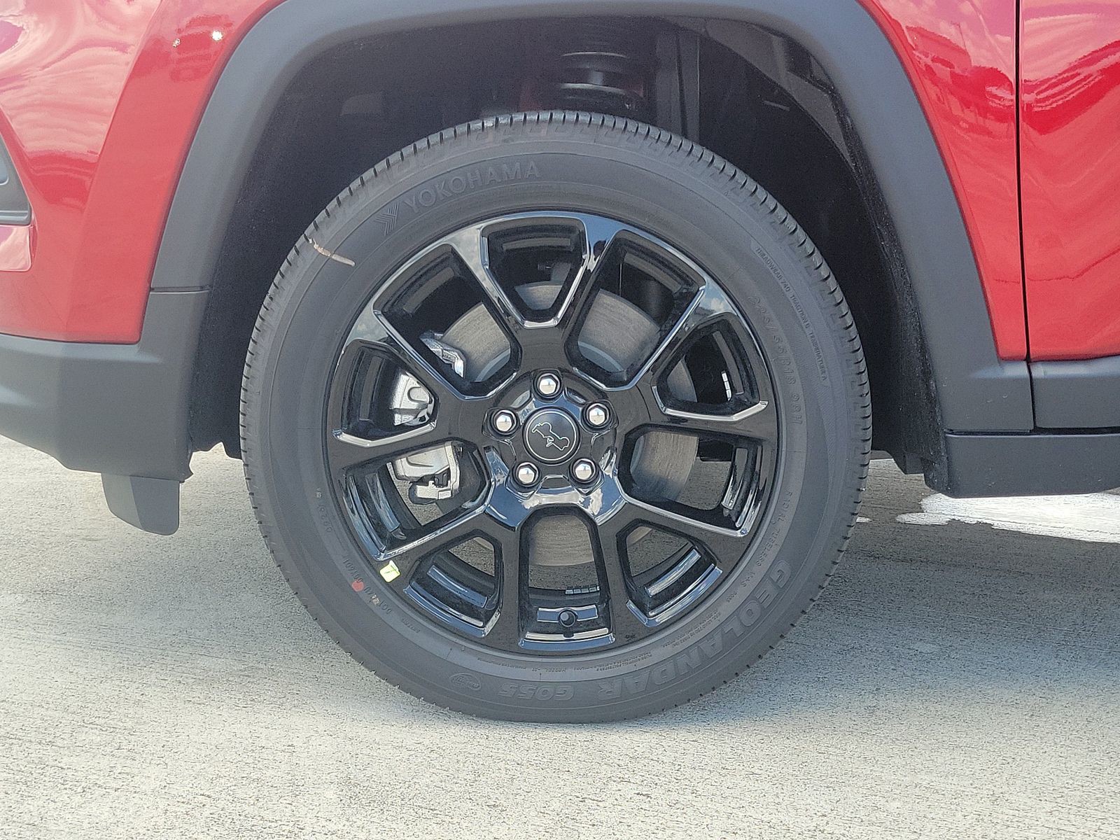 New 2026 Red Hot Pearlcoat Jeep Latitude Altitude image 5
