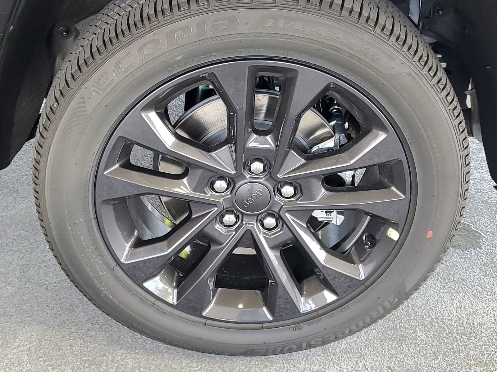 New 2026 Diamond Black Crystal Pearlcoat Jeep Limited Reserve image 7