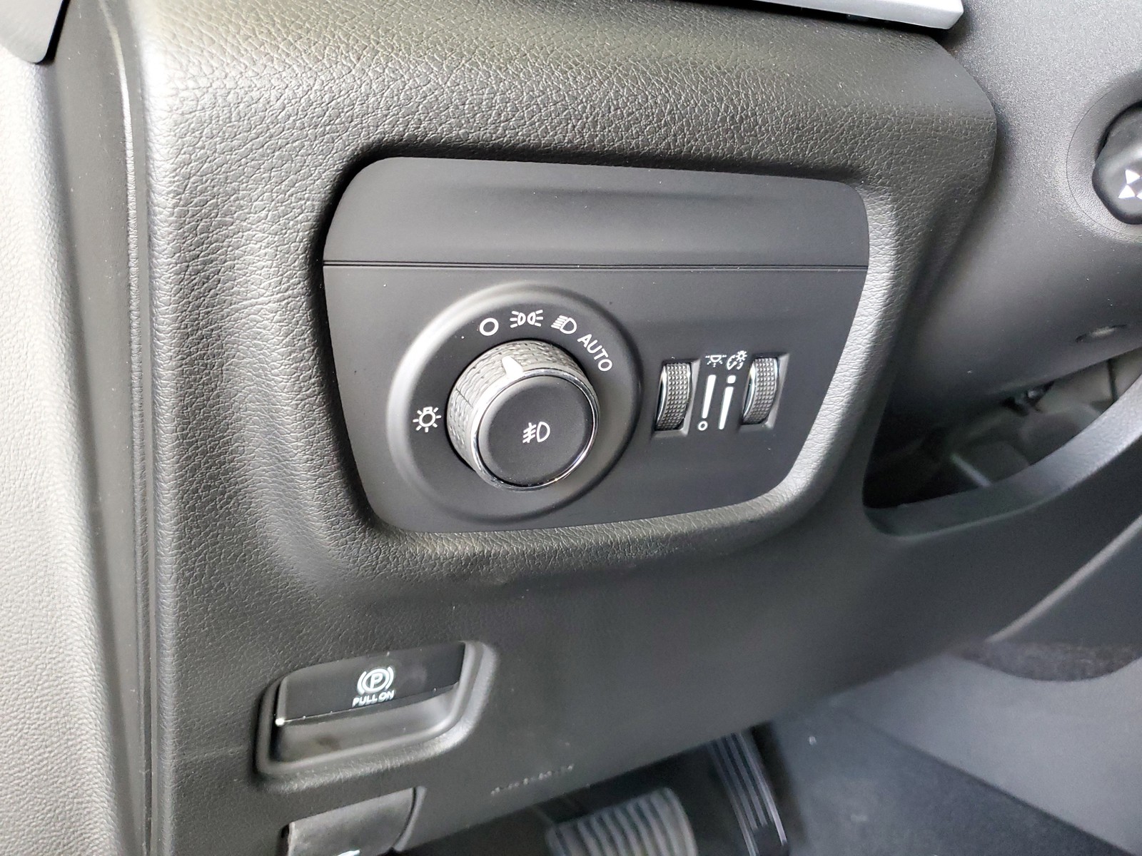 New 2026 Diamond Black Crystal Pearlcoat Jeep Limited Reserve image 21