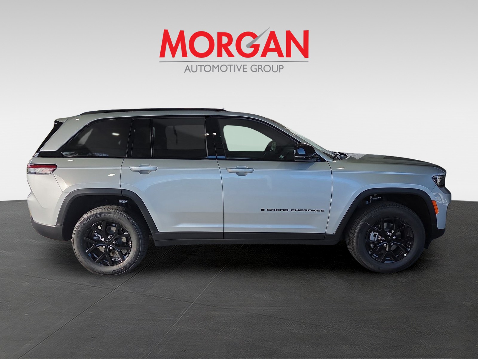 New 2025 Silver Zynith Jeep Altitude image 4