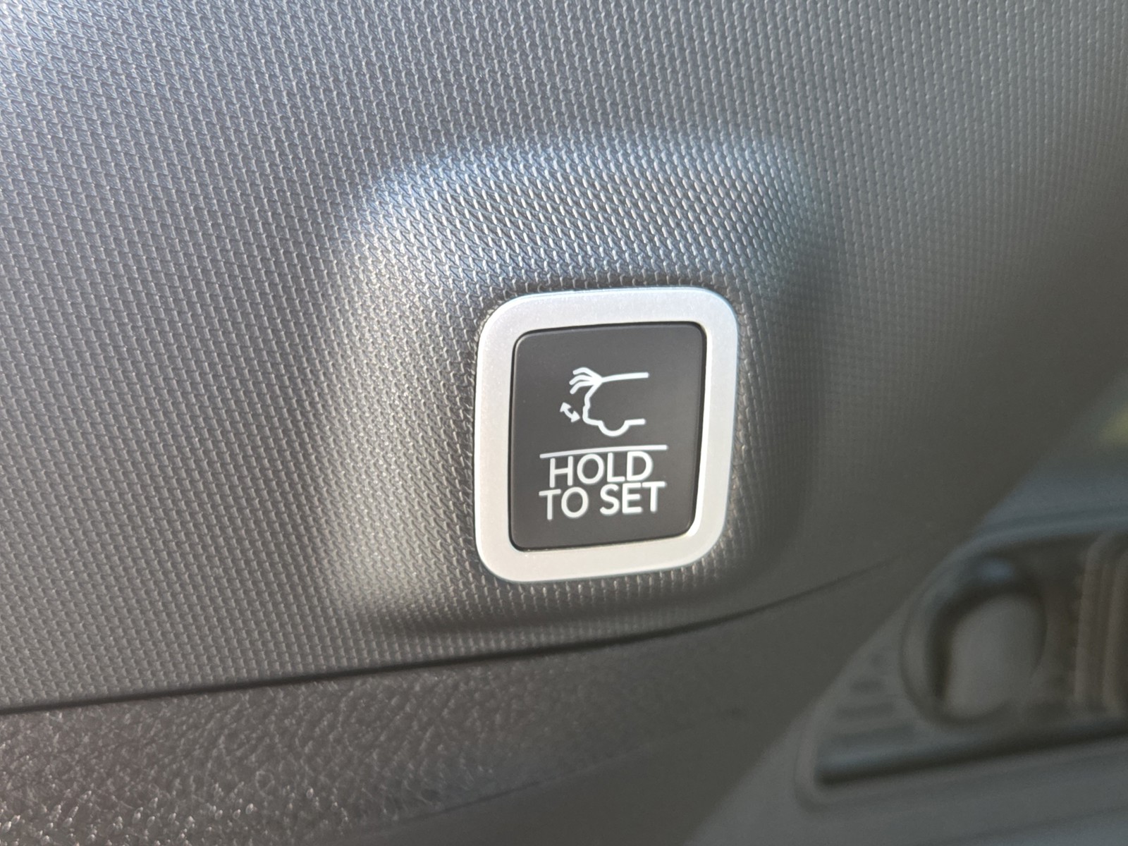 New 2025 Silver Zynith Jeep Altitude image 14