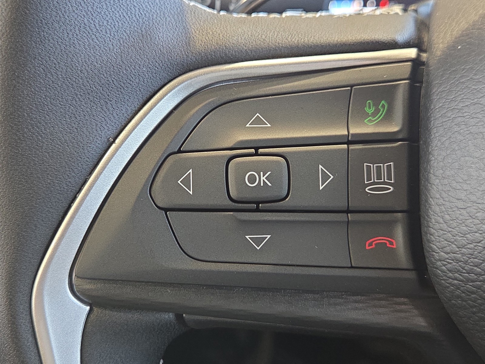 New 2025 Silver Zynith Jeep Altitude image 26