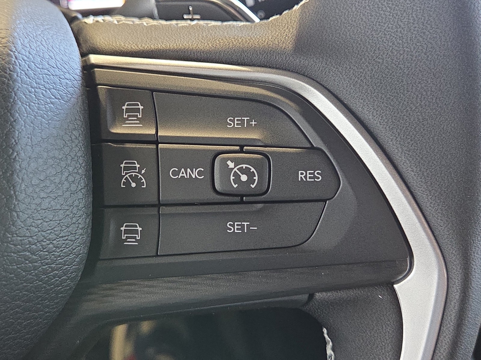 New 2025 Silver Zynith Jeep Altitude image 27