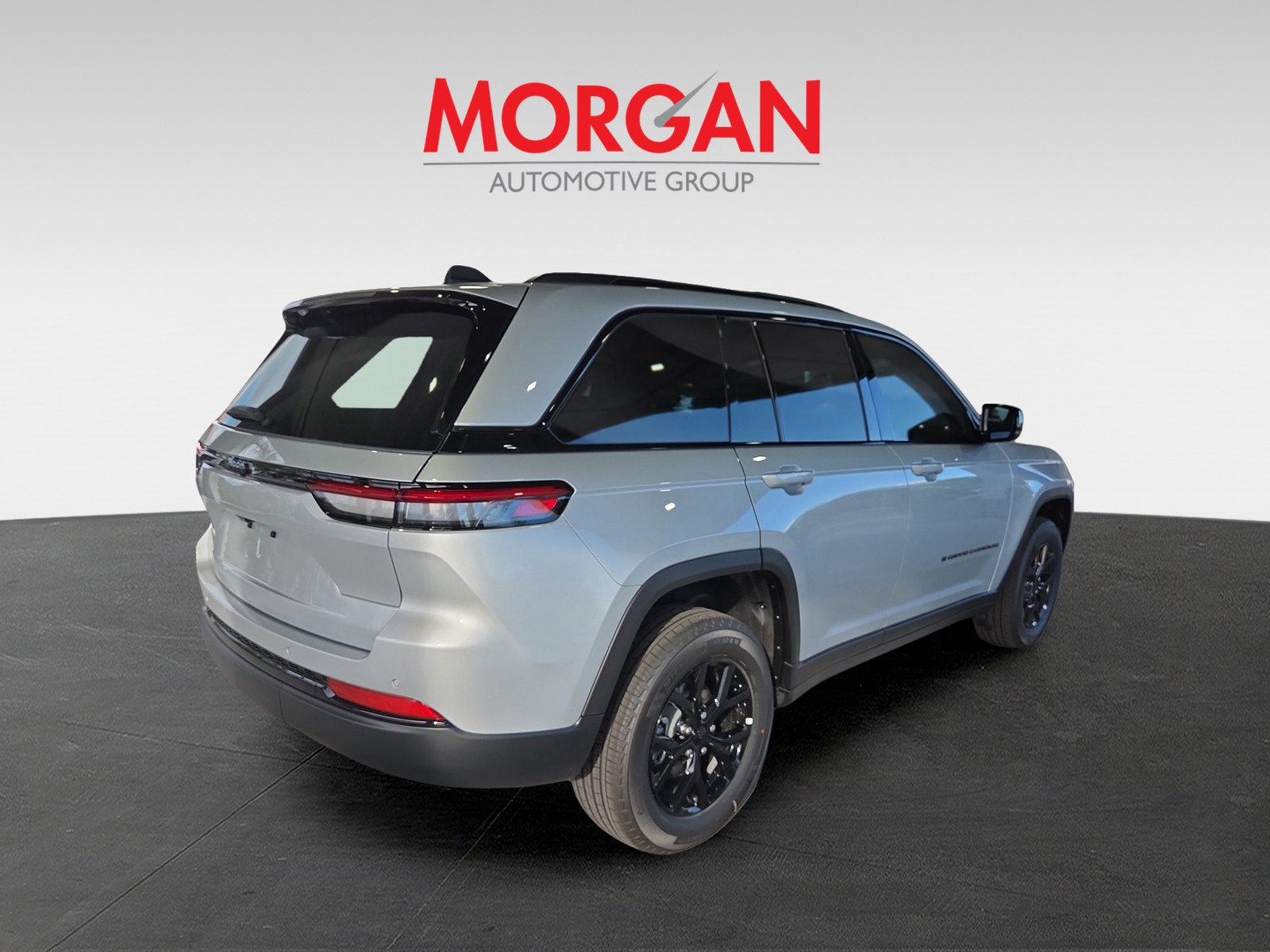 New 2025 Silver Zynith Jeep Altitude image 5
