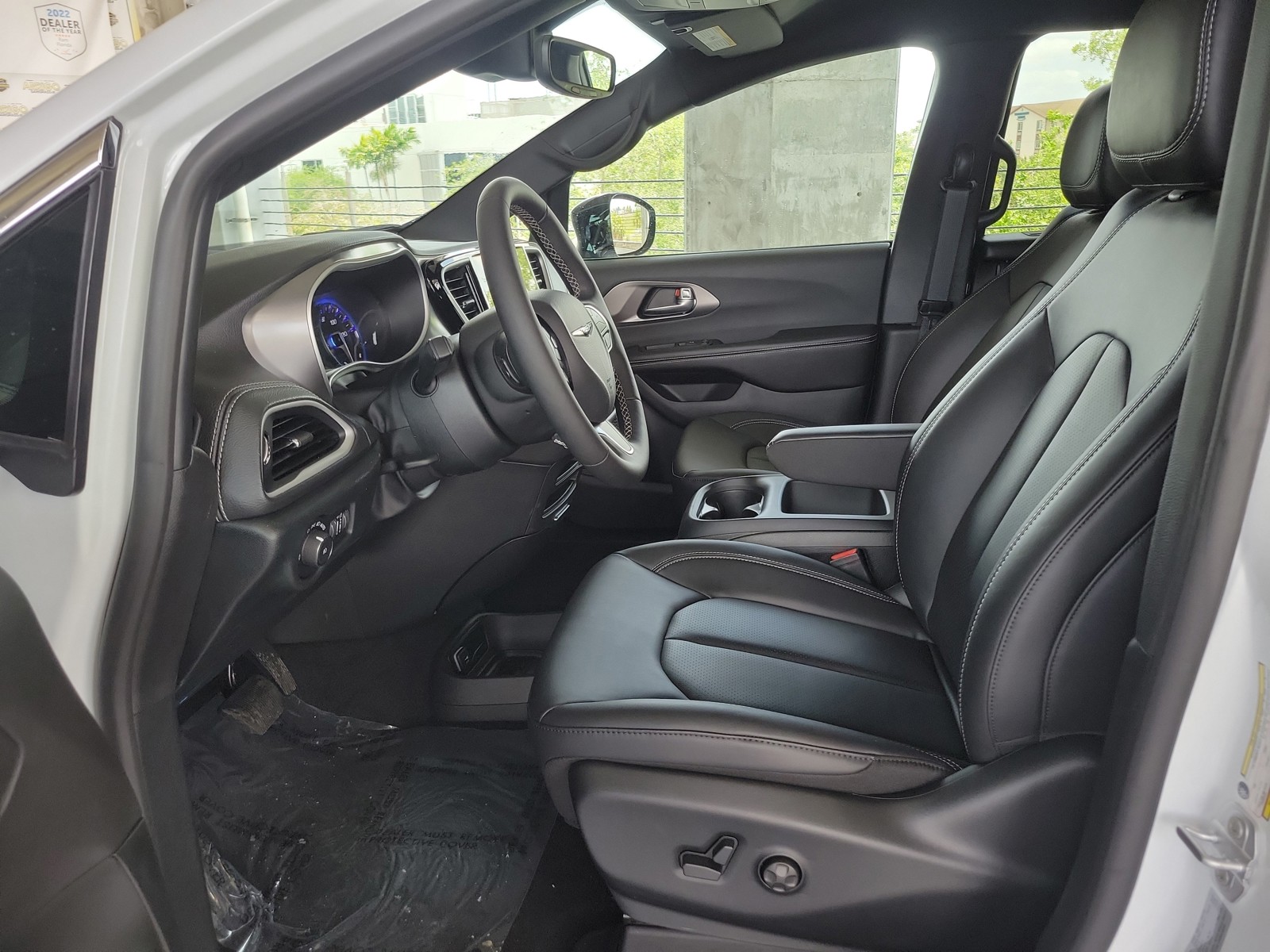 New 2026 Bright White Clearcoat Chrysler Select image 17