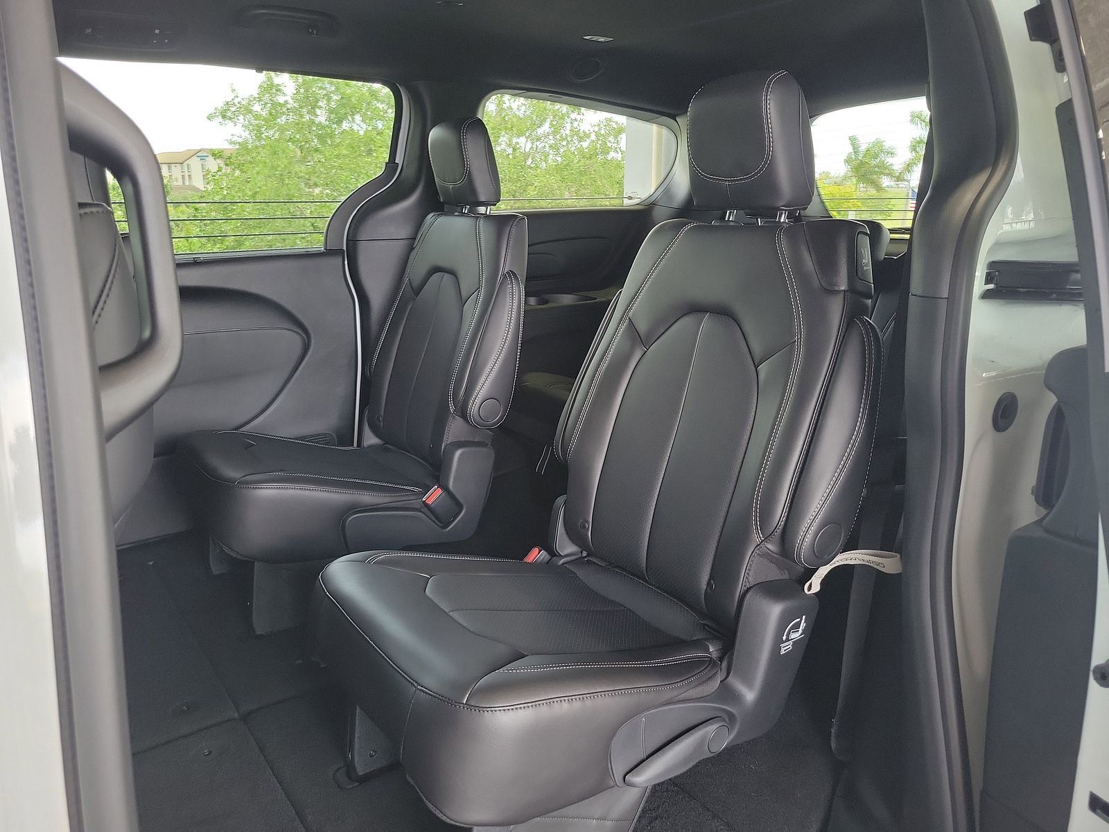 New 2026 Bright White Clearcoat Chrysler Select image 8
