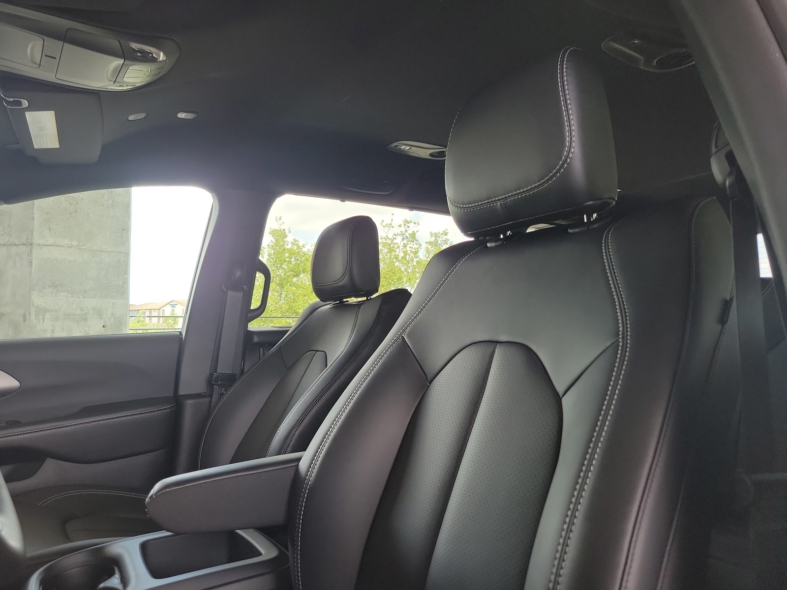 New 2026 Bright White Clearcoat Chrysler Select image 18