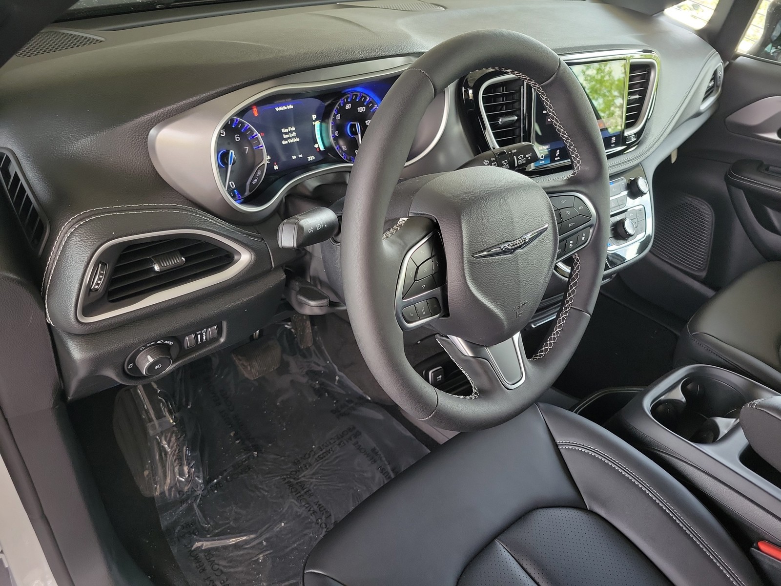 New 2026 Bright White Clearcoat Chrysler Select image 16