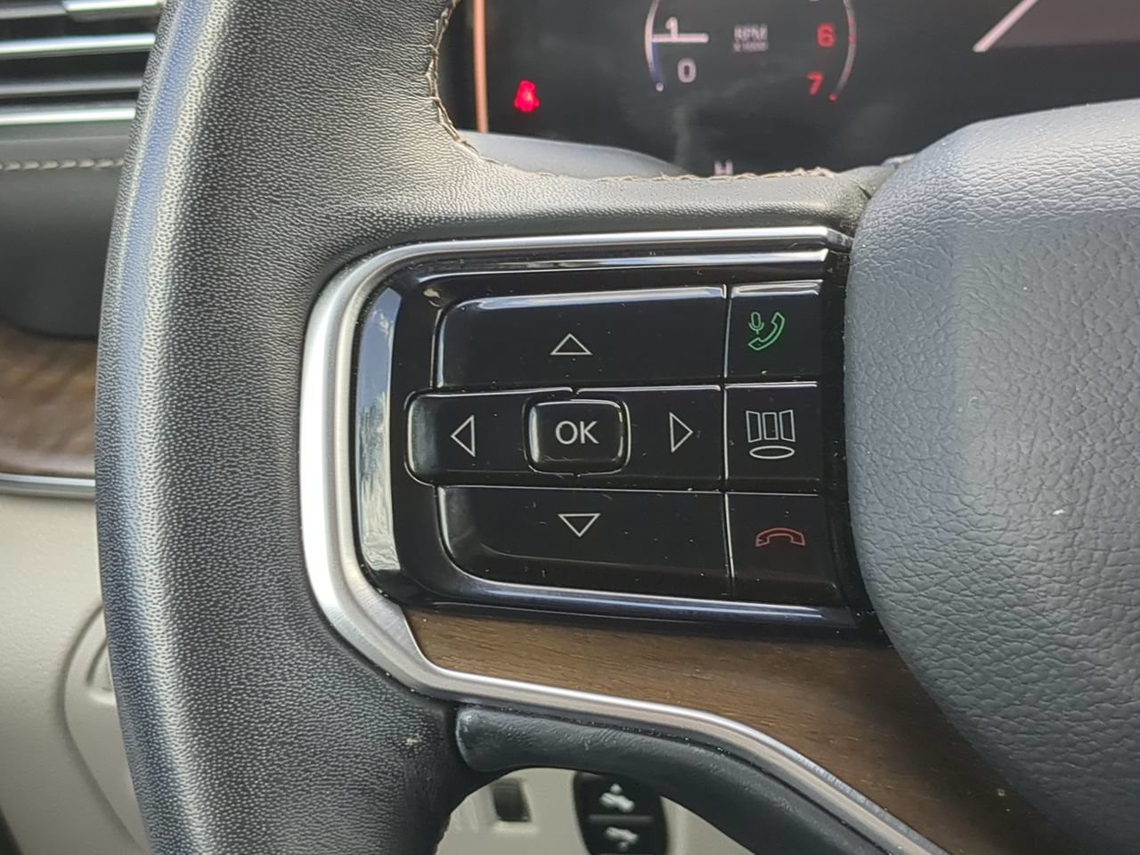 Certified Used 2023 White Jeep Base image 31