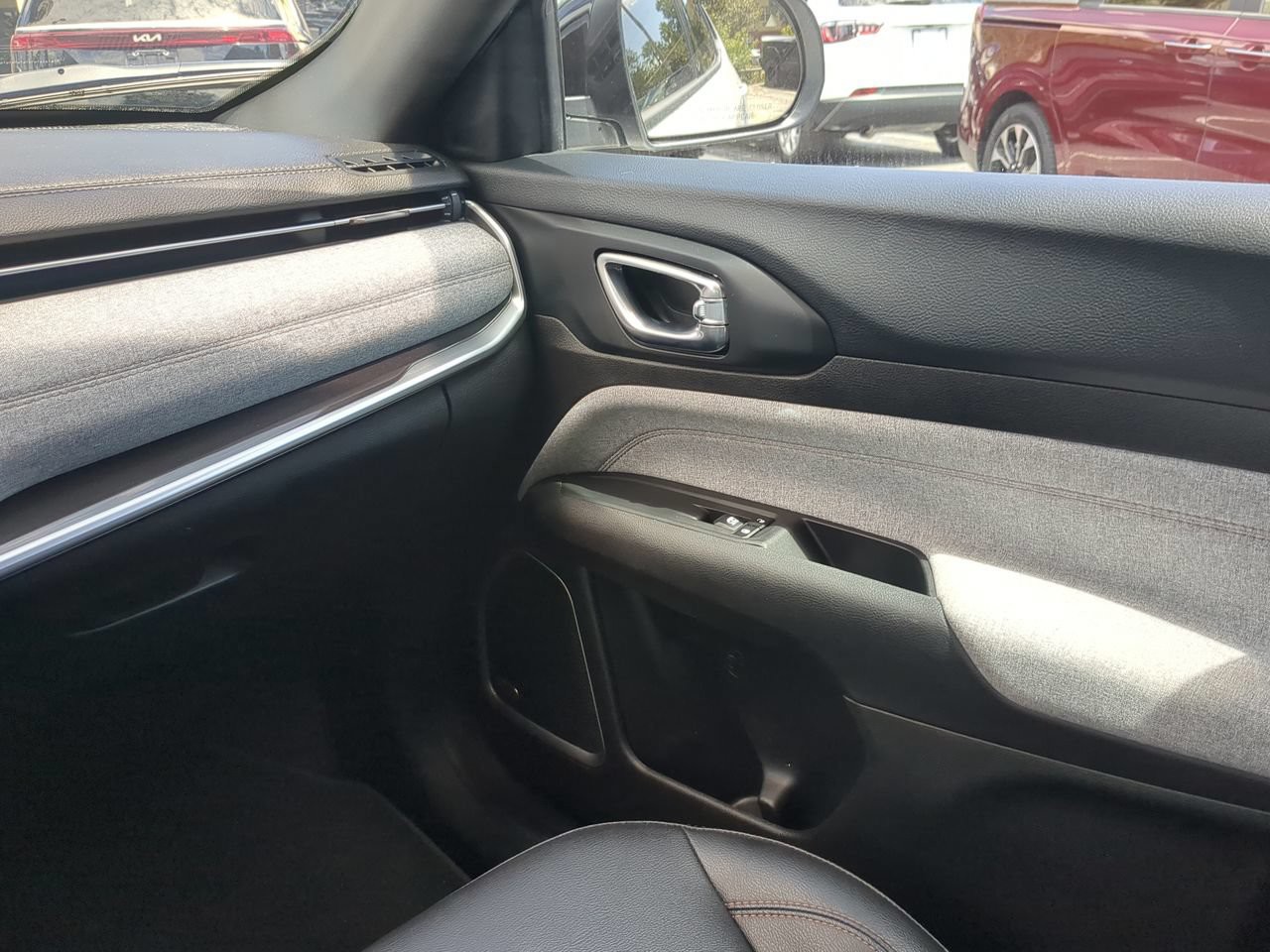 Certified Used 2023 White Jeep Latitude Lux image 19