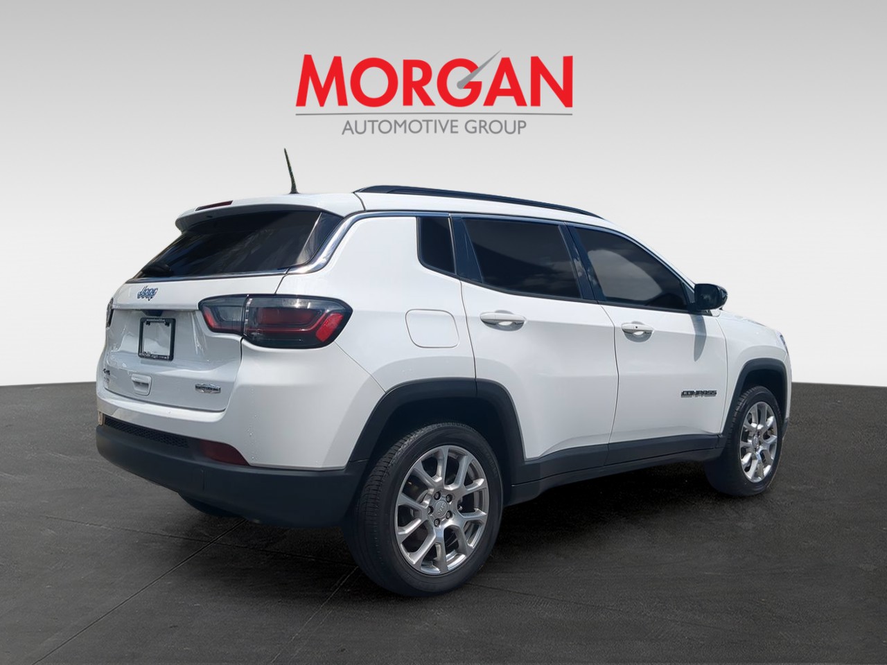 Certified Used 2023 White Jeep Latitude Lux image 5