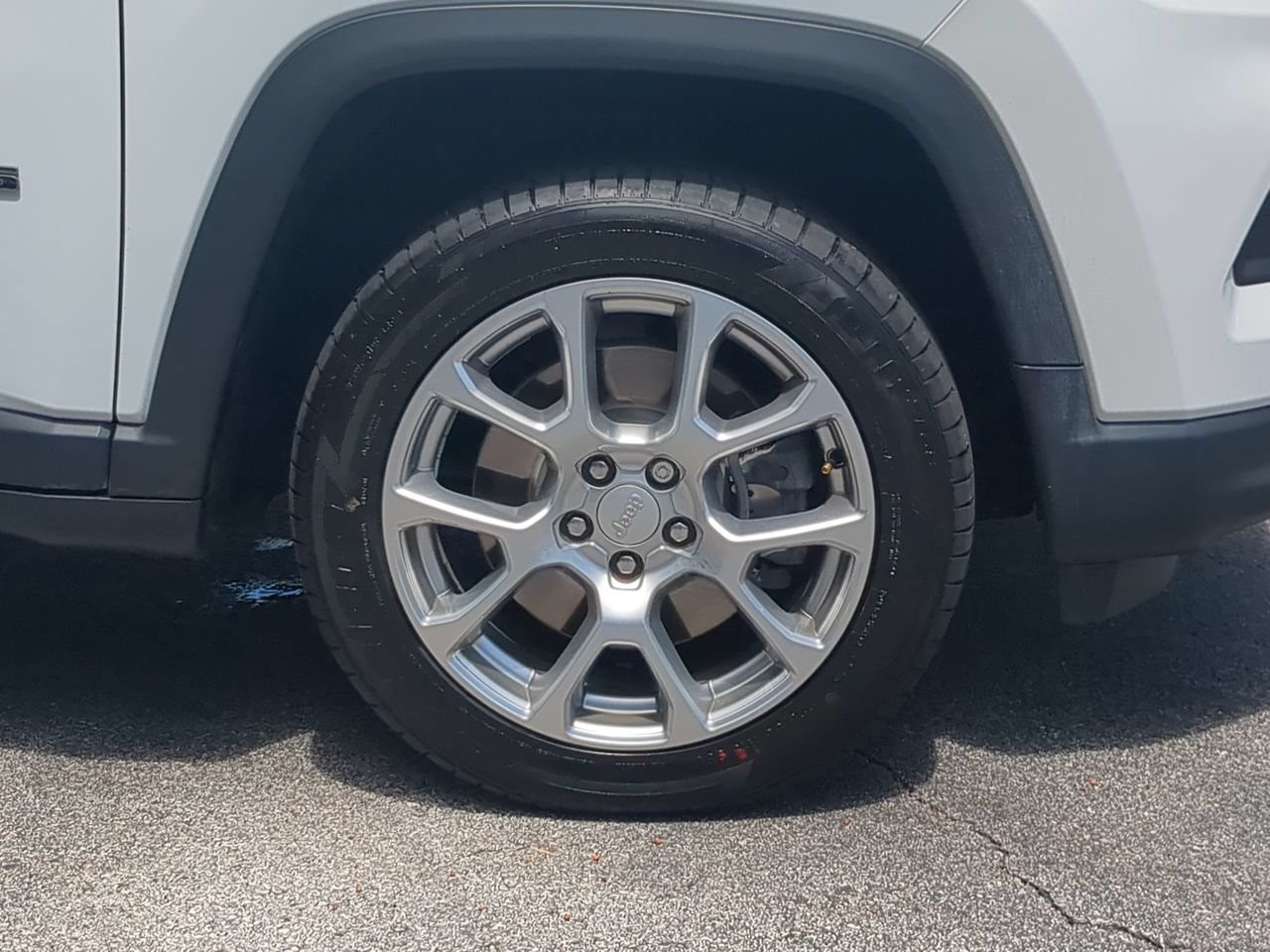 Certified Used 2023 White Jeep Latitude Lux image 11