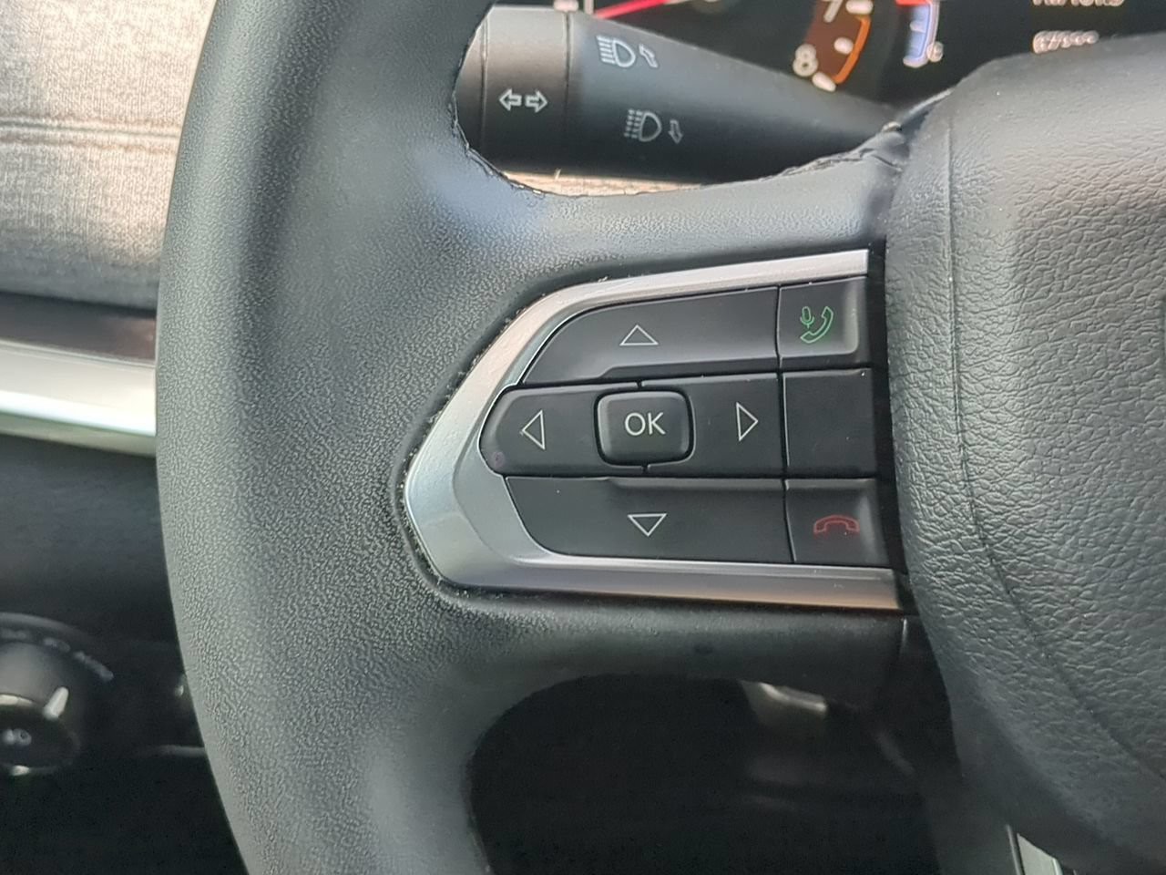 Certified Used 2023 White Jeep Latitude Lux image 29