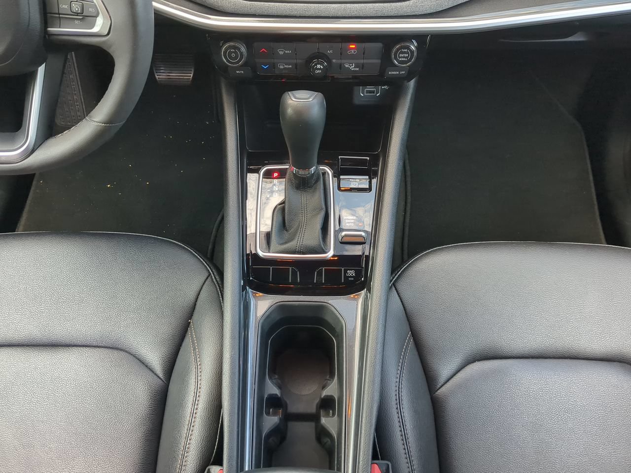 Certified Used 2023 White Jeep Latitude Lux image 21