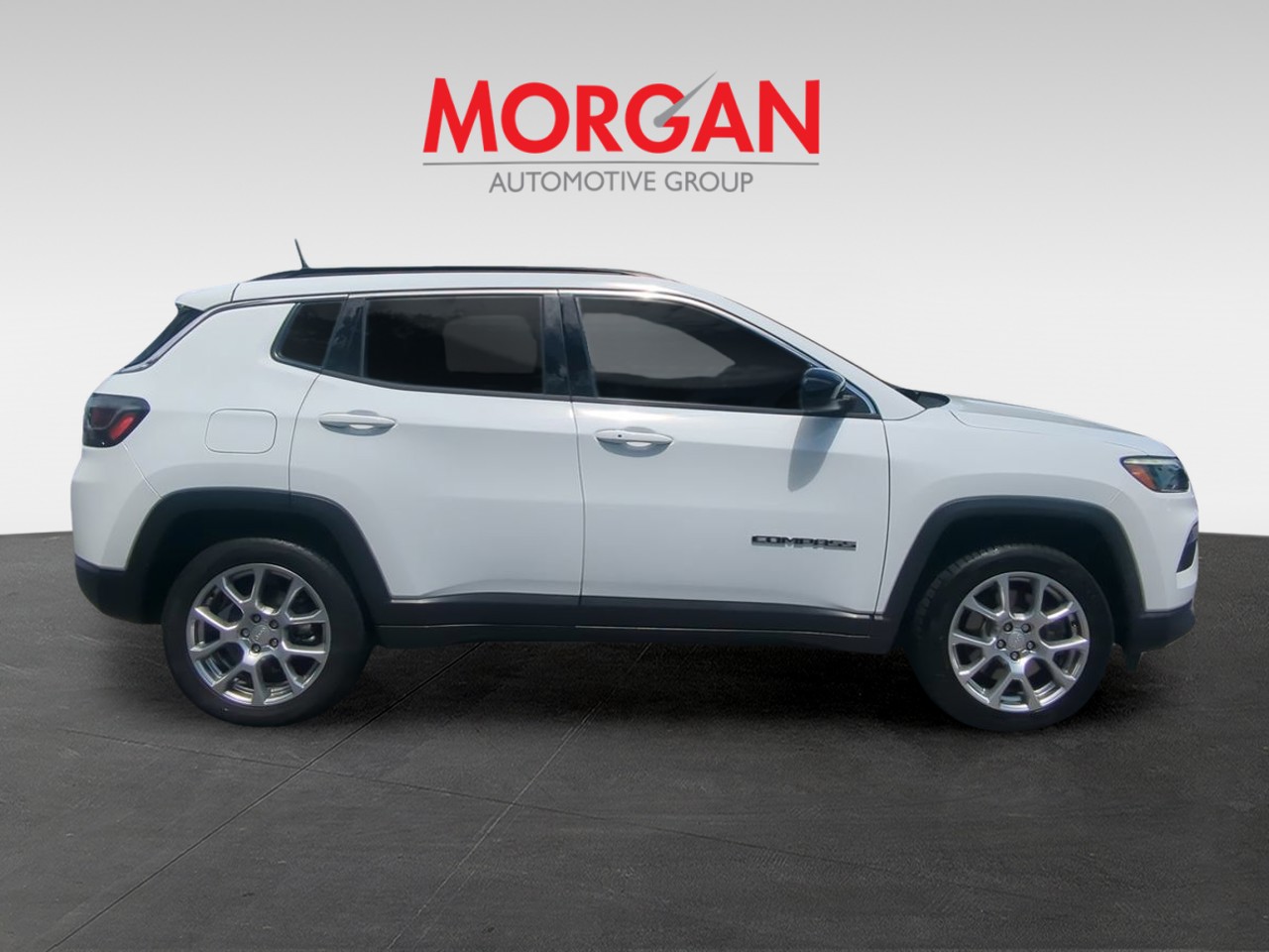 Certified Used 2023 White Jeep Latitude Lux image 4