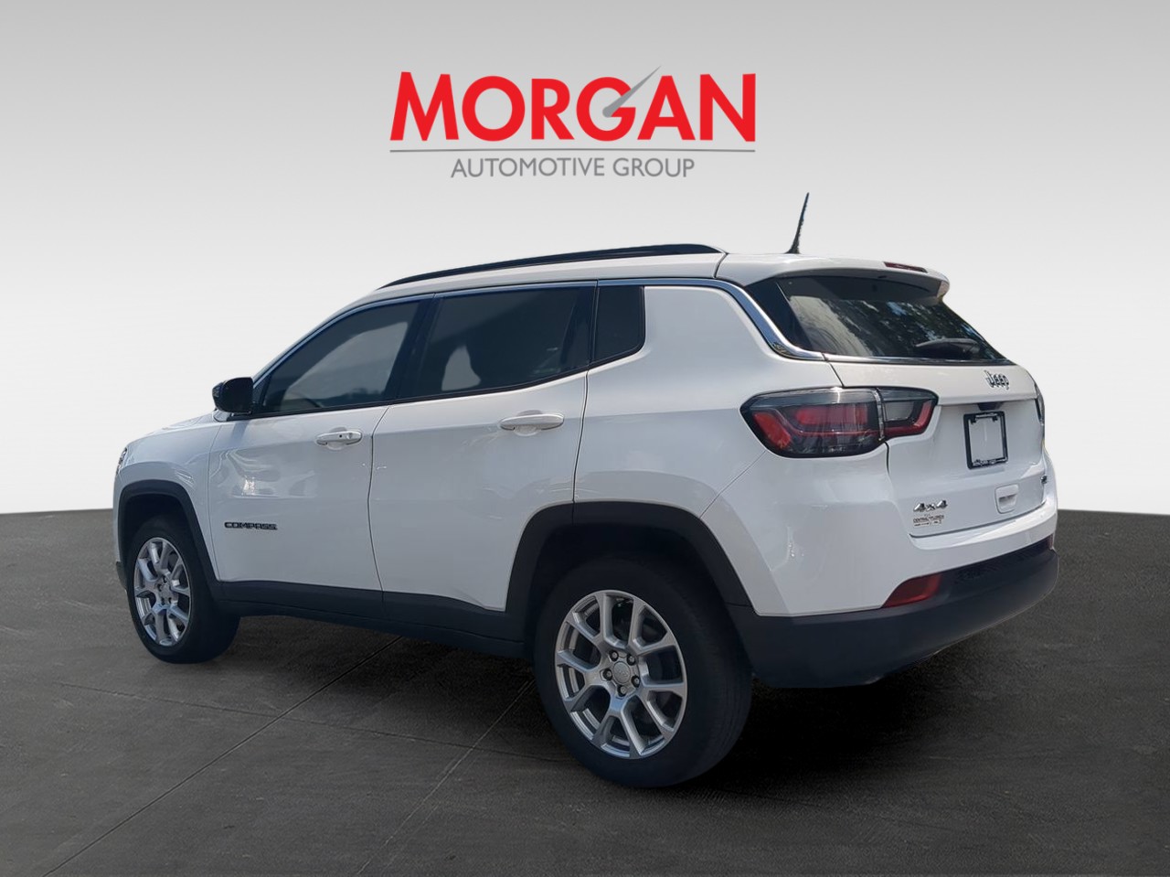 Certified Used 2023 White Jeep Latitude Lux image 7