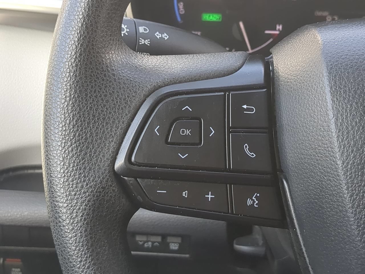Used 2025 Silver Toyota LE image 28