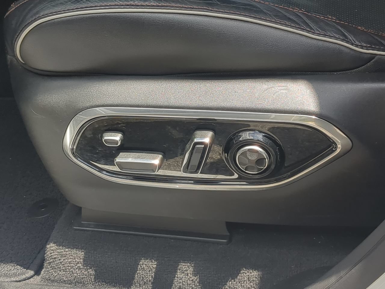 Used 2022 White Jeep Summit image 24