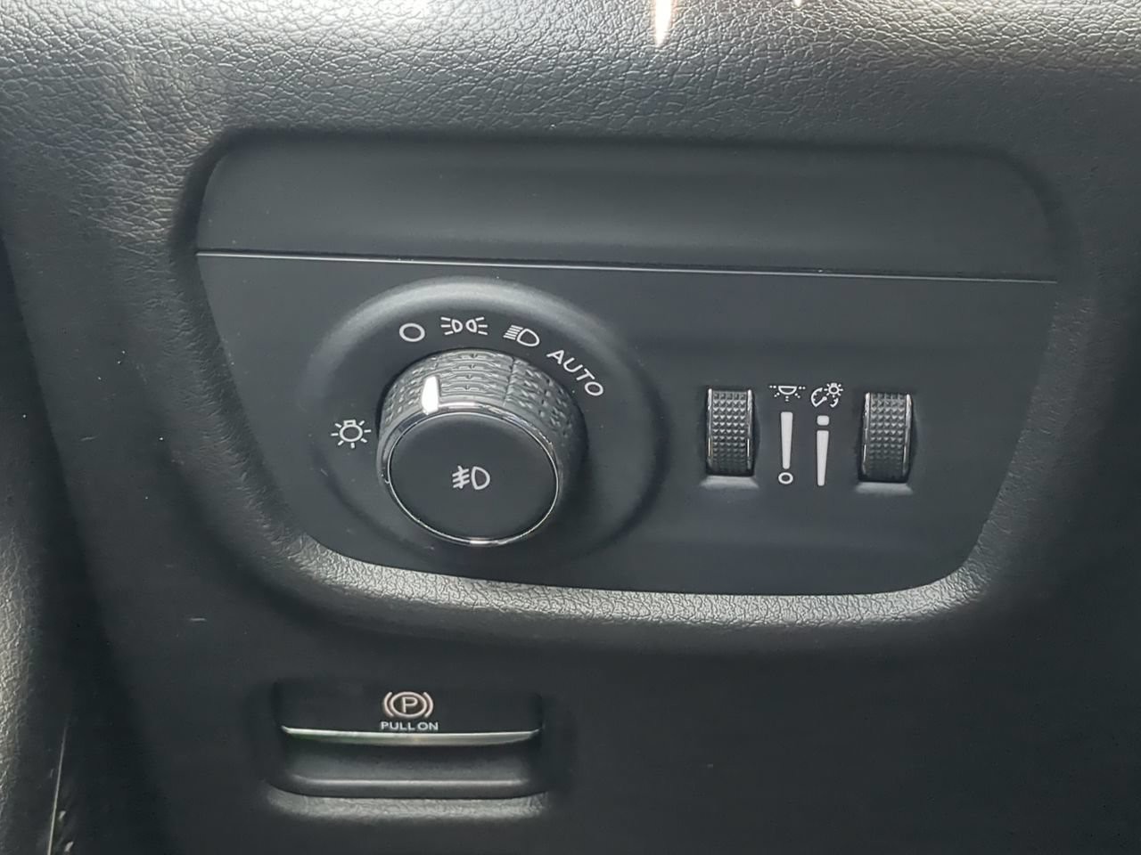 Used 2022 White Jeep Summit image 31