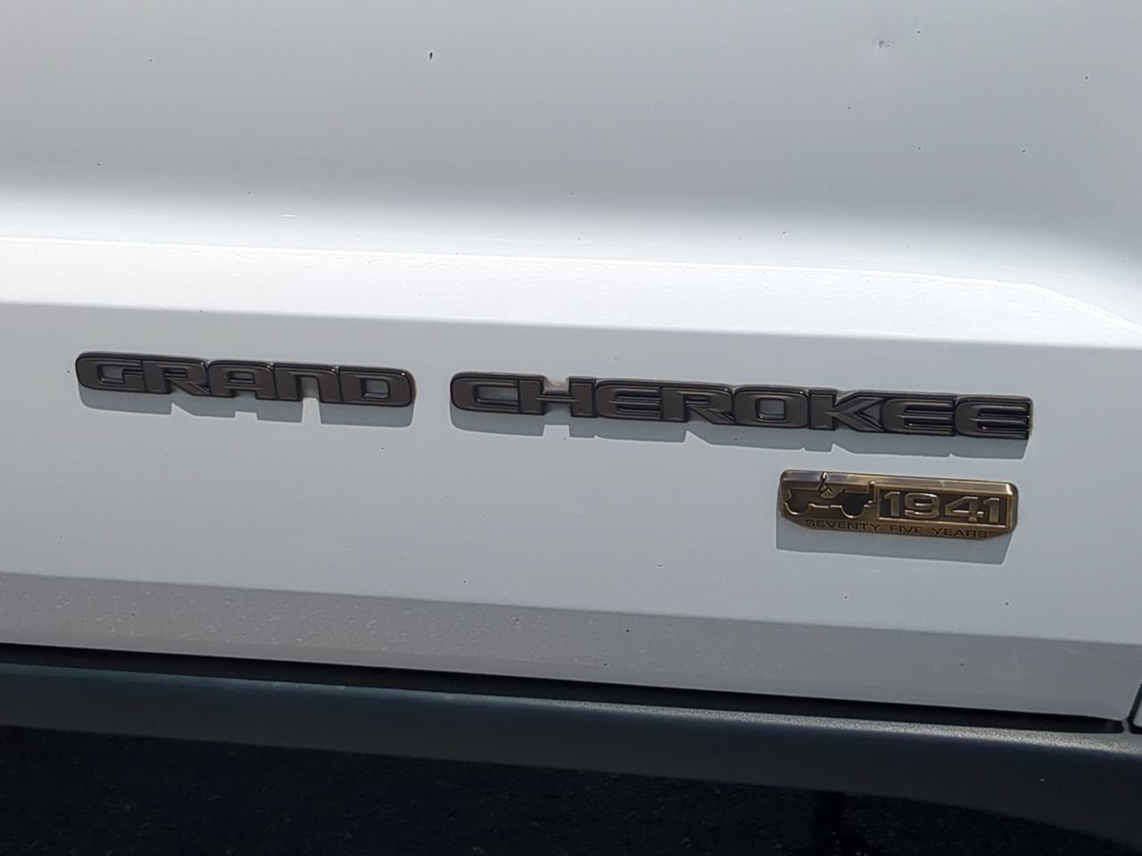 Used 2016 White Jeep Laredo image 13
