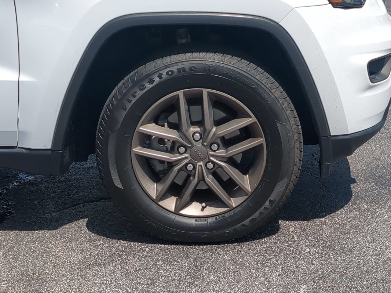 Used 2016 White Jeep Laredo image 11
