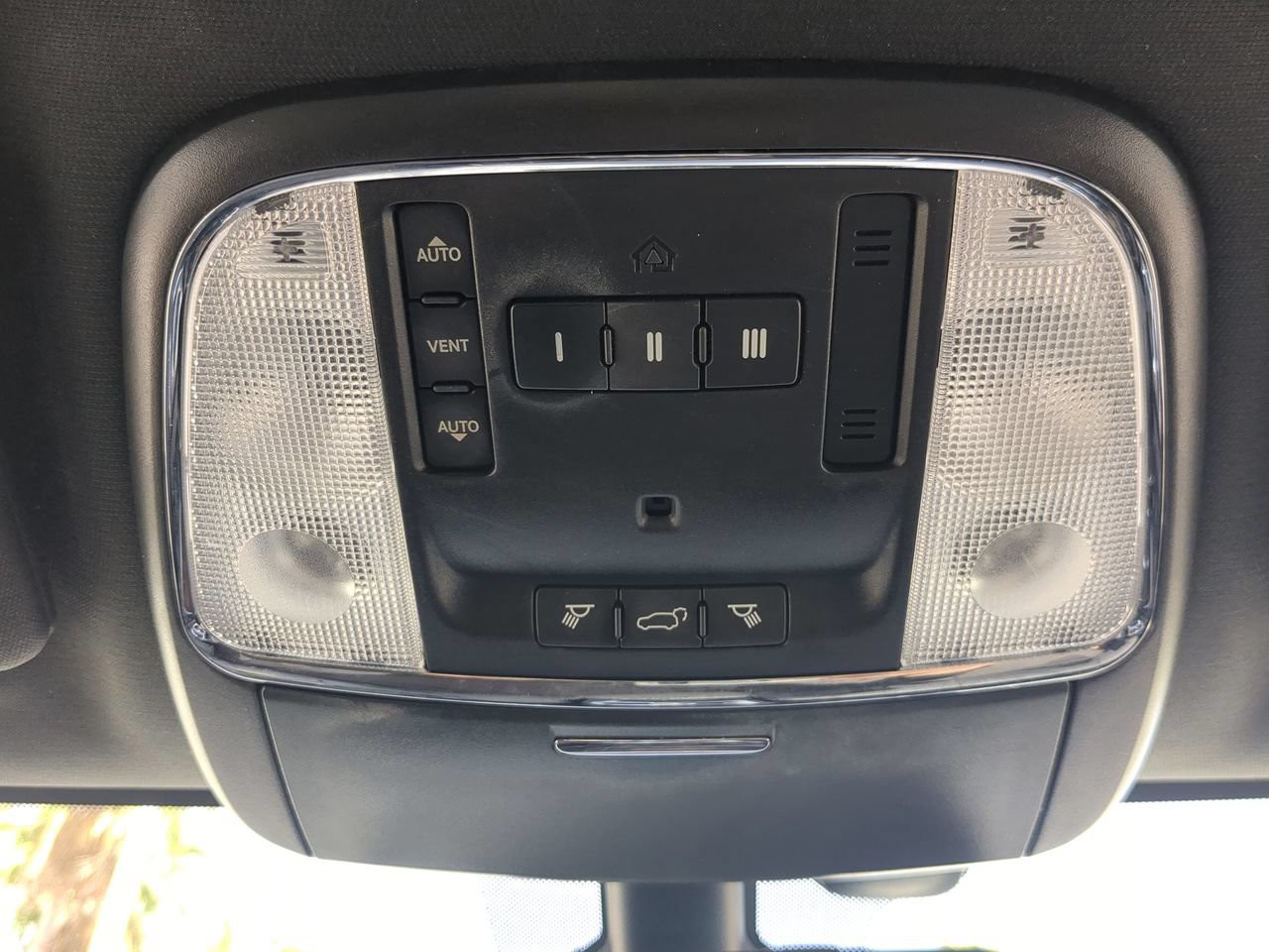 Used 2016 White Jeep Laredo image 24