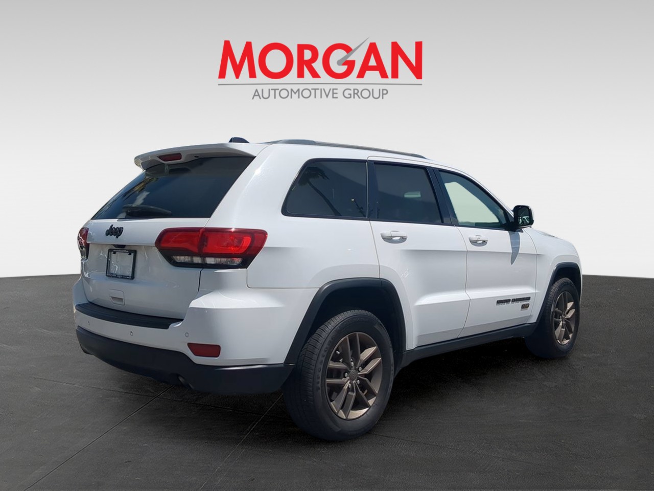 Used 2016 White Jeep Laredo image 5