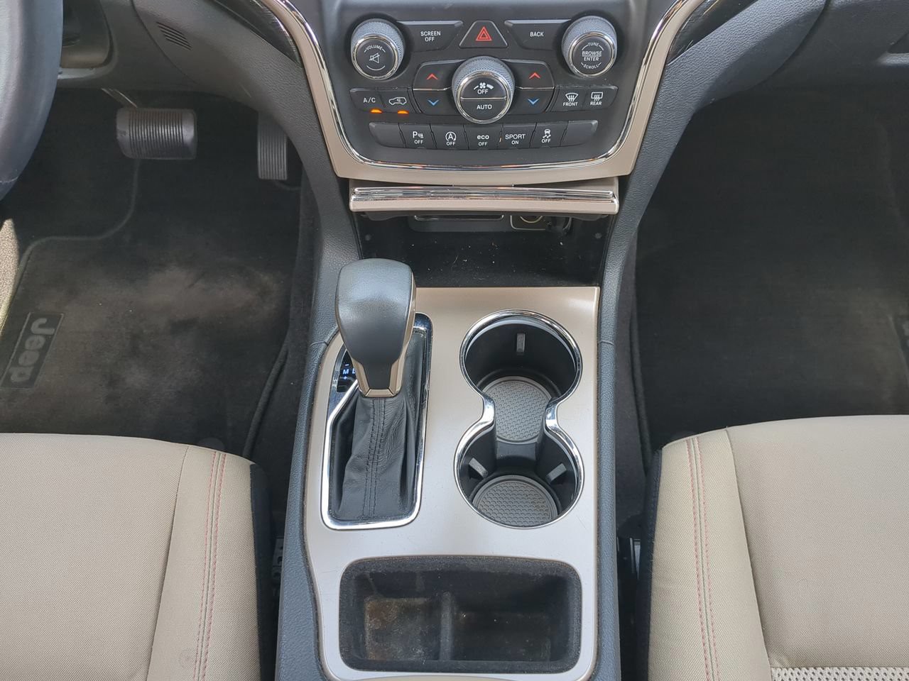 Used 2016 White Jeep Laredo image 21