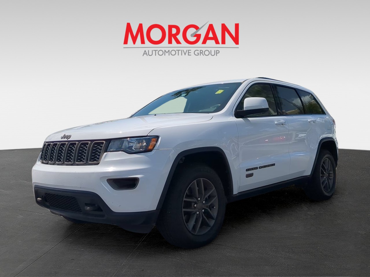 Used 2016 White Jeep Laredo image 9