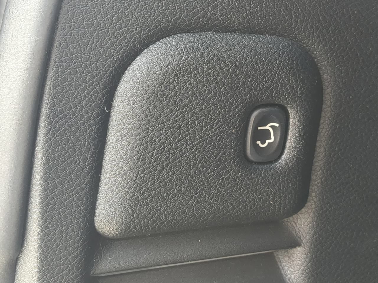 Used 2016 White Jeep Laredo image 15