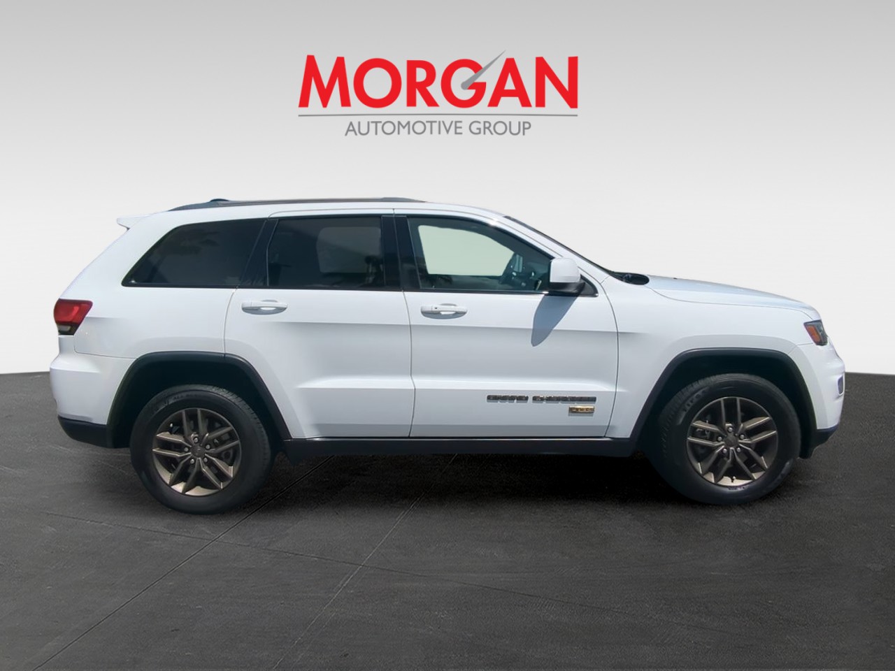 Used 2016 White Jeep Laredo image 4