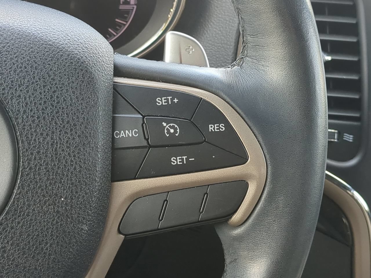 Used 2016 White Jeep Laredo image 31