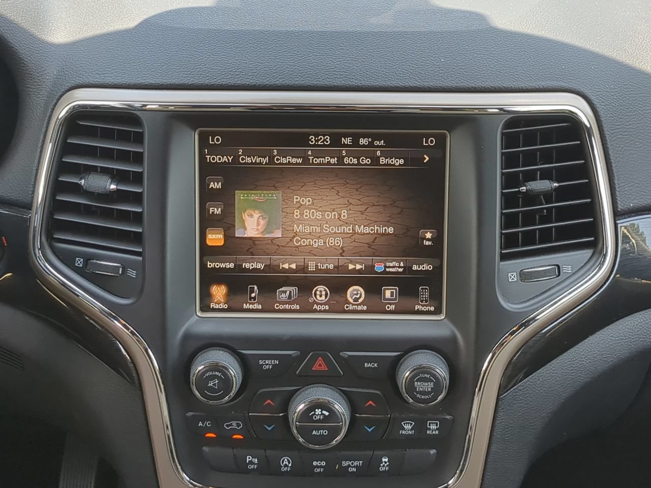 Used 2016 White Jeep Laredo image 20