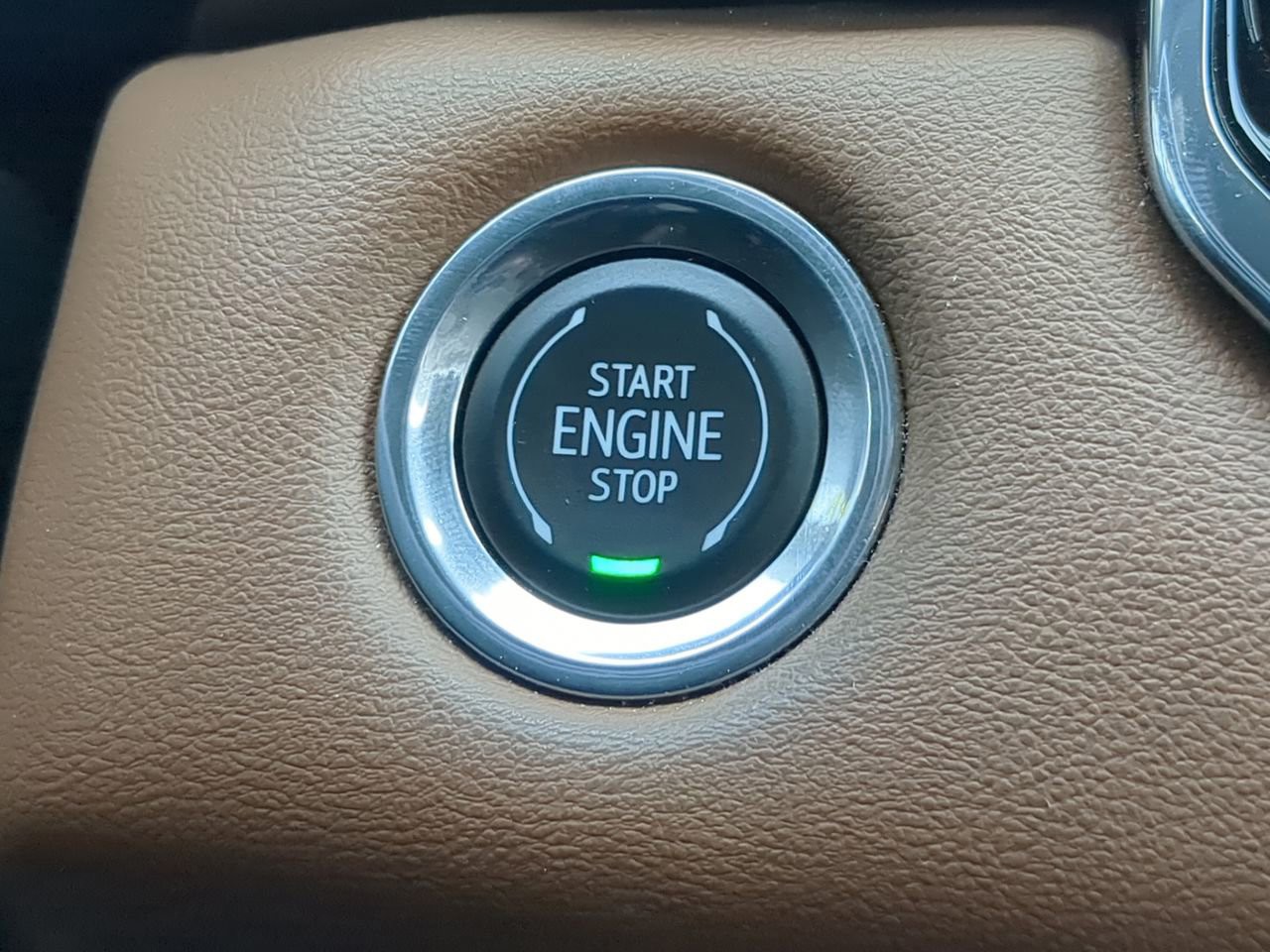 Used 2023 White GMC AT4 image 35
