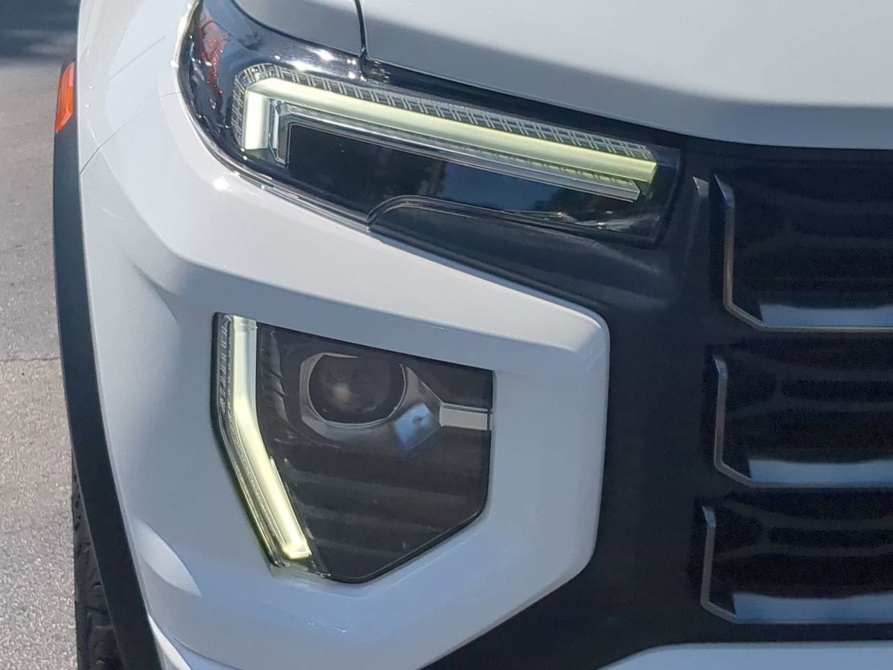 Used 2023 White GMC AT4 image 10
