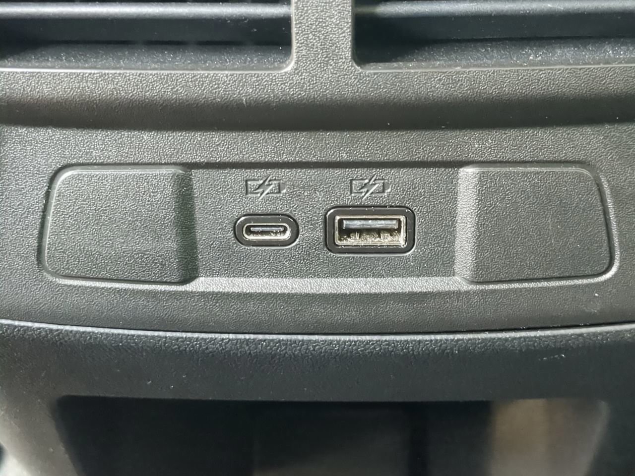 Used 2023 White GMC AT4 image 16