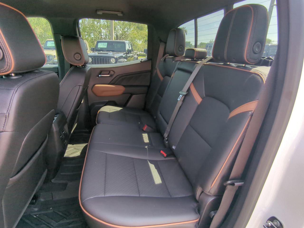 Used 2023 White GMC AT4 image 15