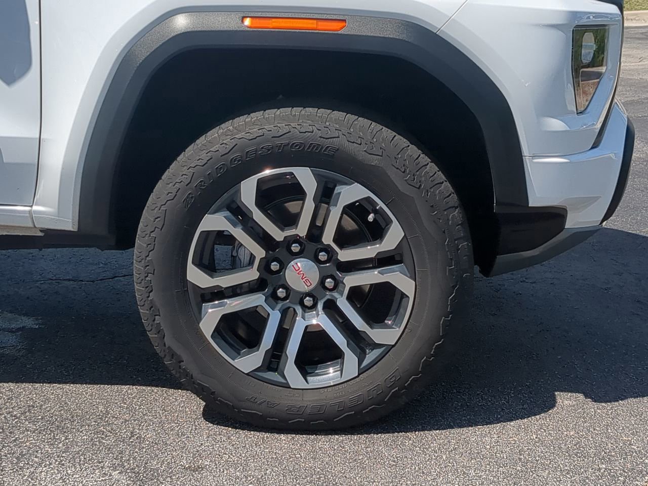 Used 2023 White GMC AT4 image 11