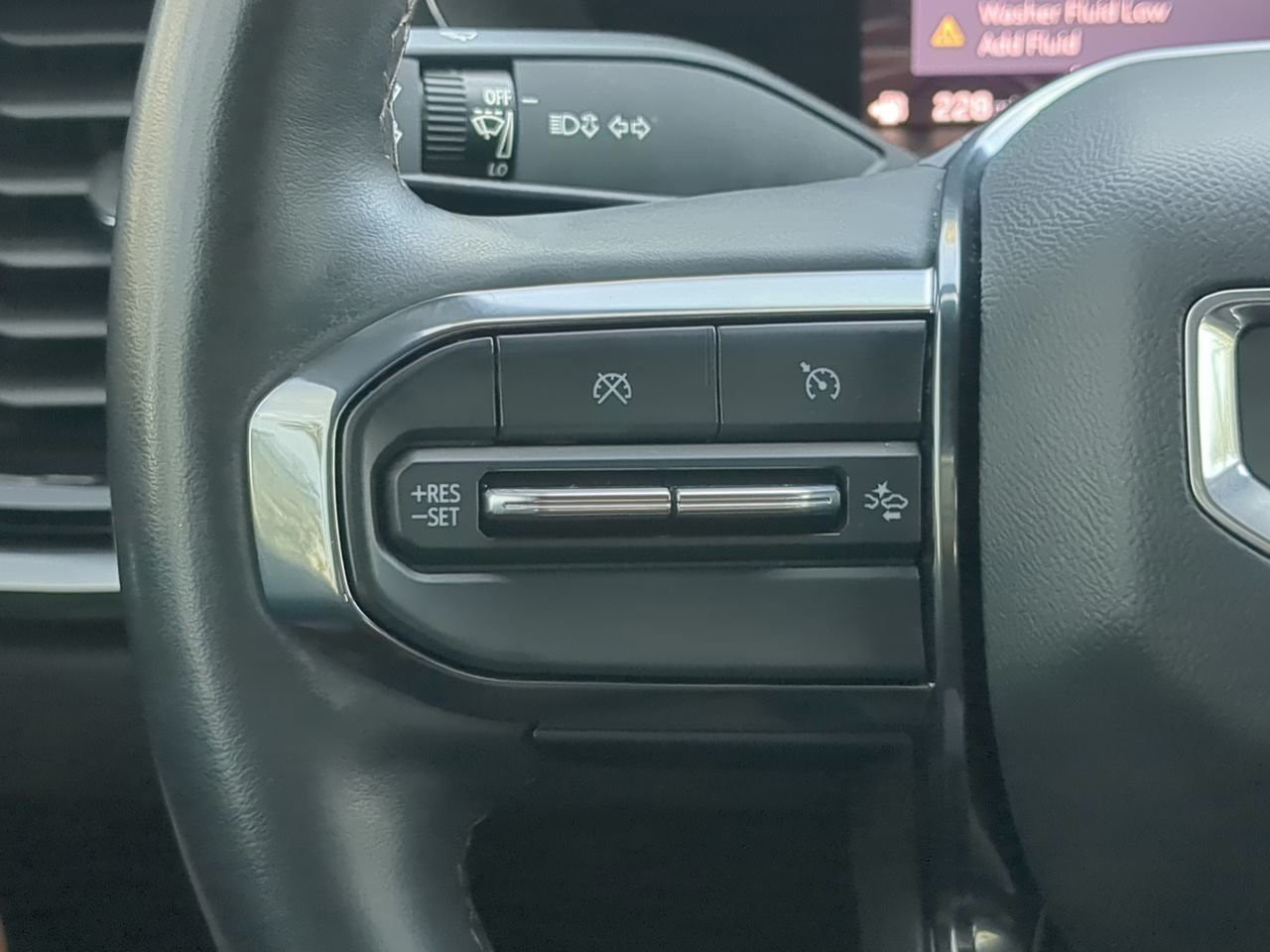 Used 2023 White GMC AT4 image 30