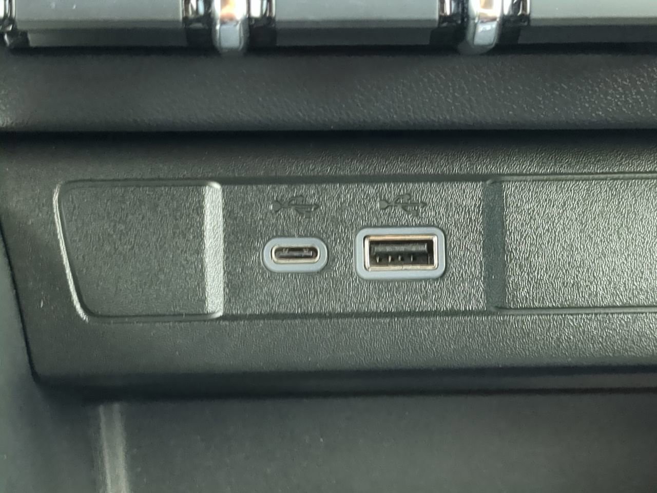 Used 2023 White GMC AT4 image 26