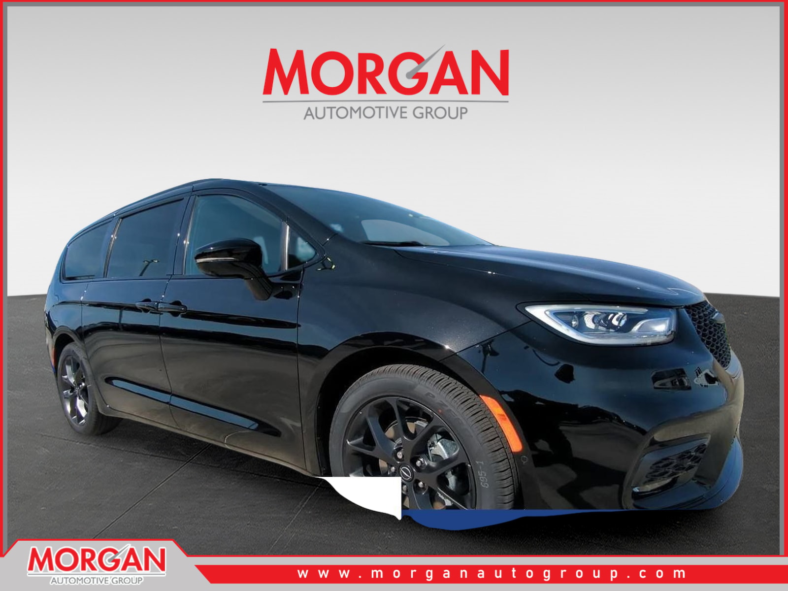 2026 Chrysler Pacifica Select in Black — front three-quarter view