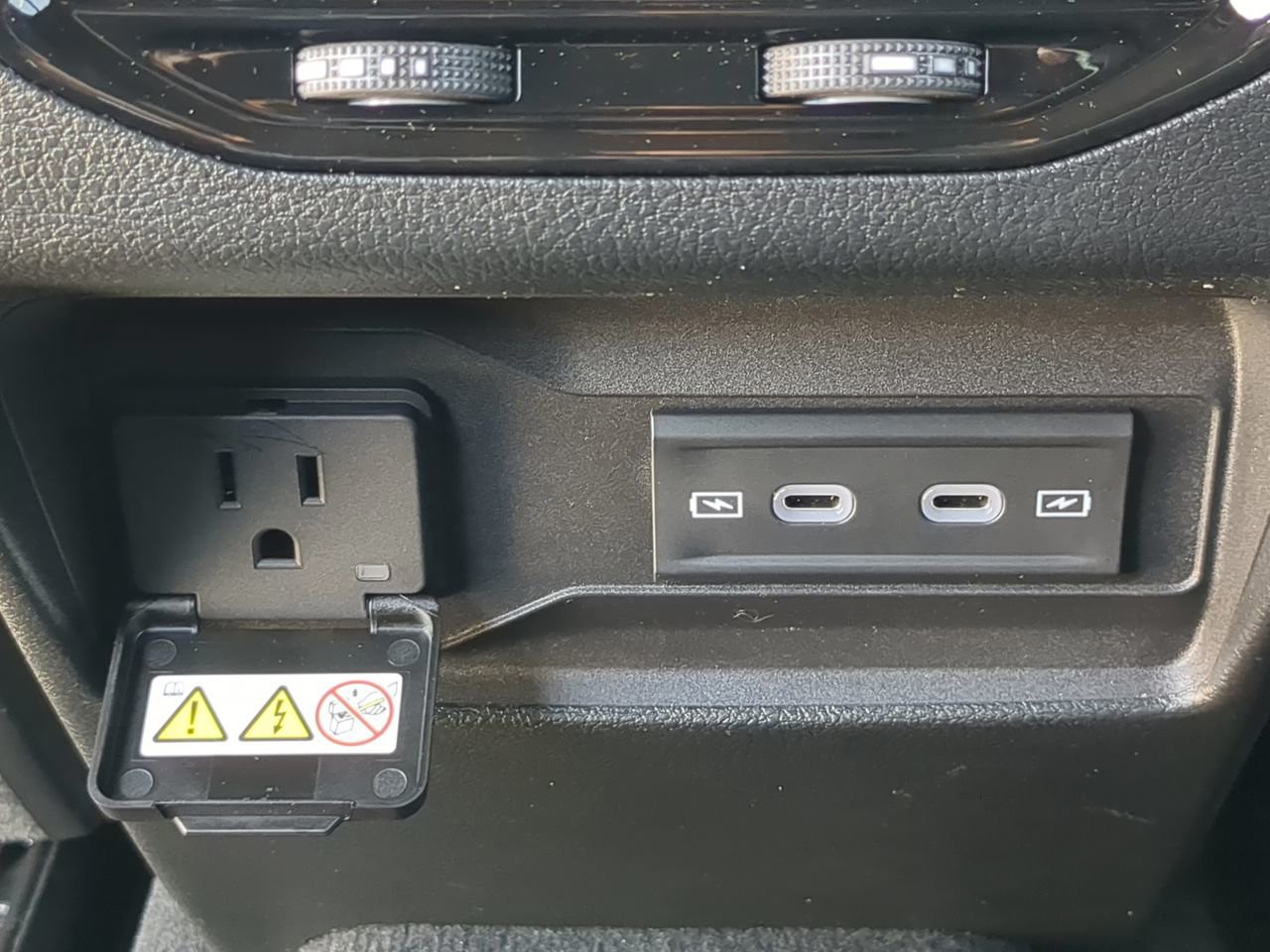 New 2026 Black Jeep Altitude image 18
