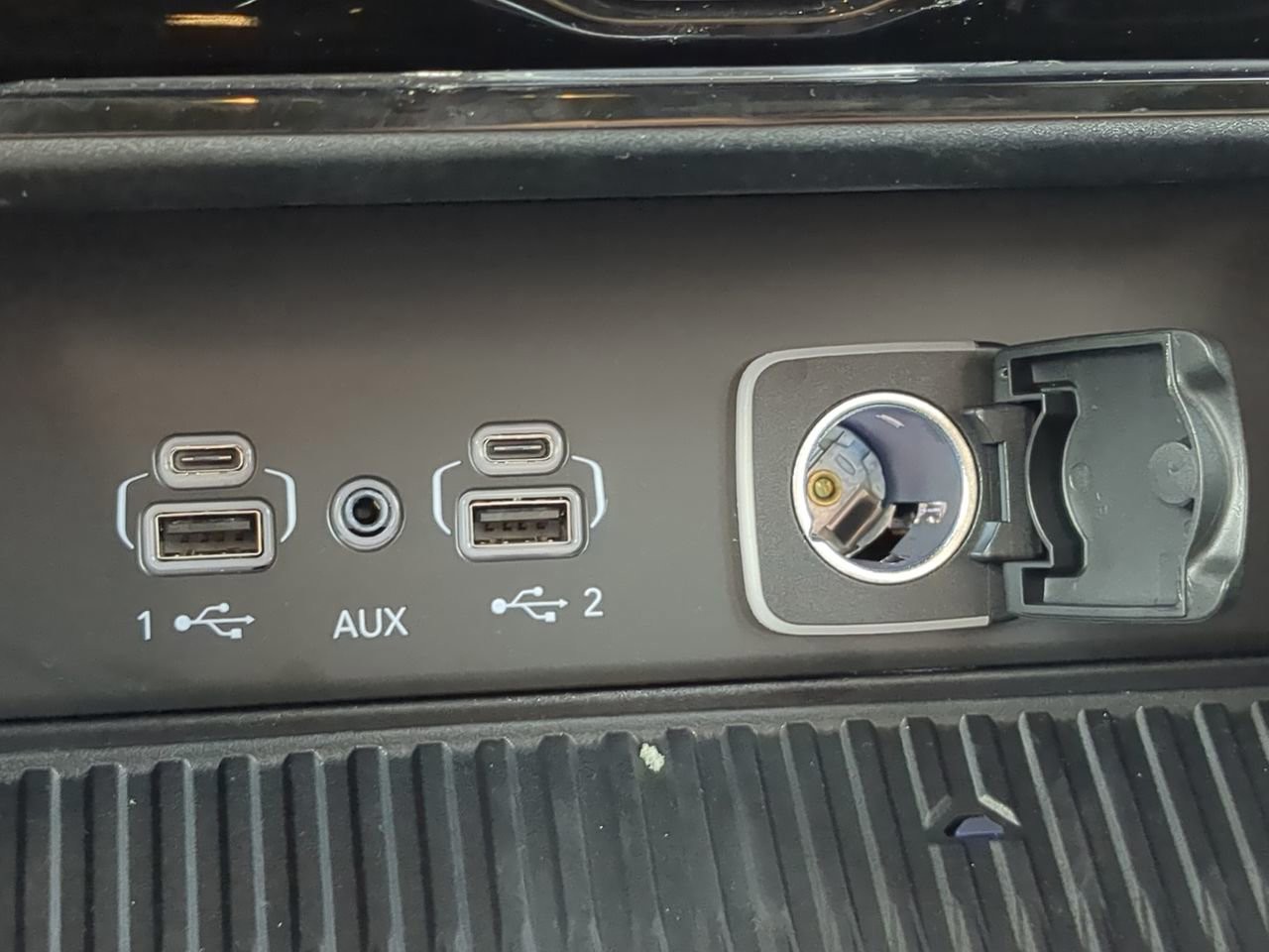 New 2026 Black Jeep Altitude image 28