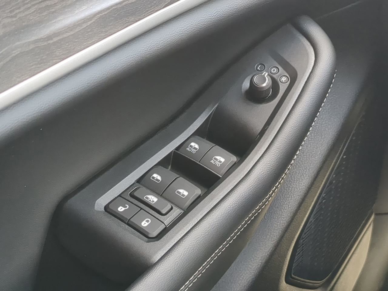 New 2026 Black Jeep Altitude image 31