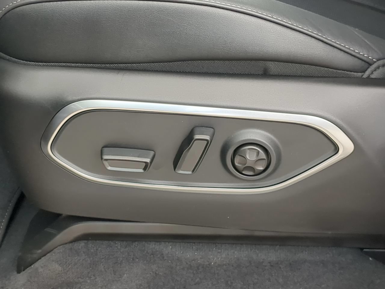 New 2026 Black Jeep Limited Altitude image 24