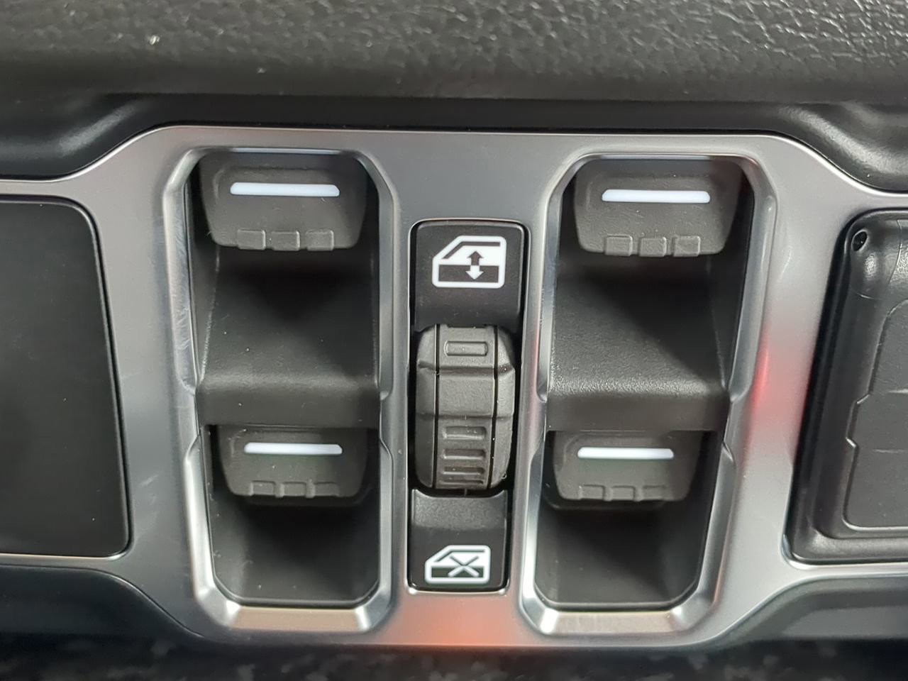 New 2026  Jeep Sport S image 25