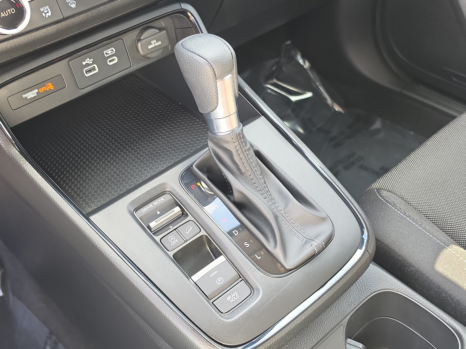 Used 2024 sparkle silver metallic Honda EX image 25