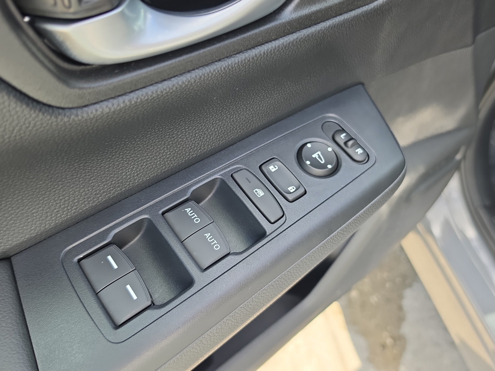 Used 2024 sparkle silver metallic Honda EX image 18